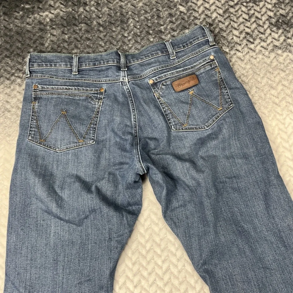 Wrangler Retro Jeans Mens 38x32 Blue Wash Slim Straight Casual Cowboy Denim